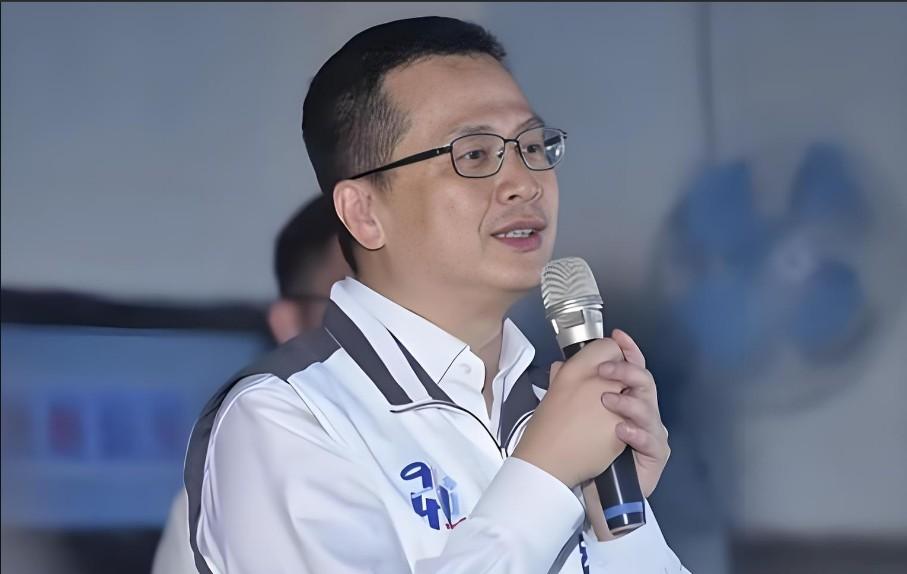 那些称罗智强为“神棍”的人，是人身侮辱。他认为2028卢秀燕唯一的太阳，不必大惊