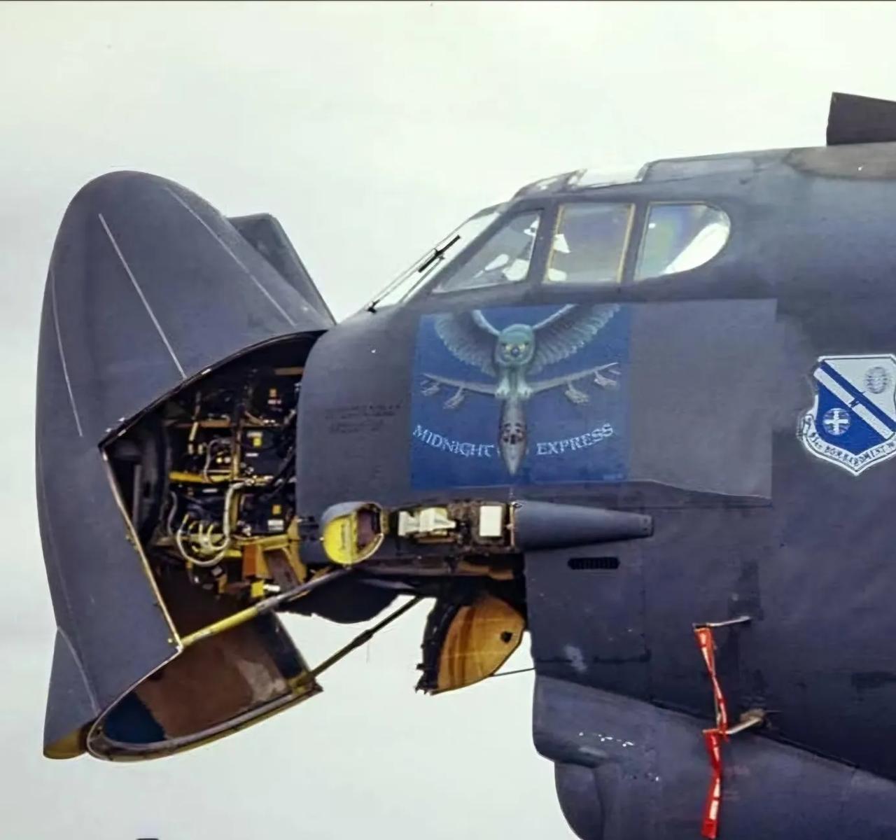 翘首以盼许久的B-52雷达升级，终于迎来了首飞！这款AN/APQ-188AES