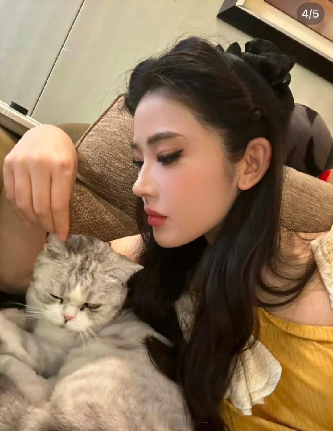 网红小姐姐花一整天仿妆刘亦菲，十层粉底竟未还原神仙姐姐十分之一的素颜美