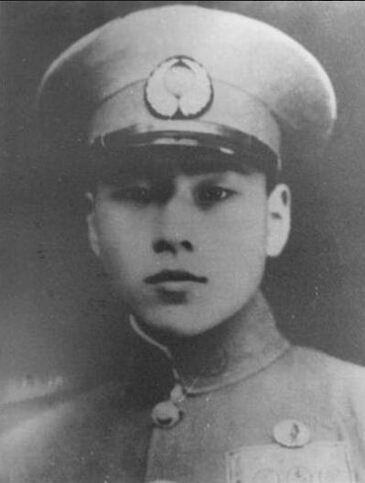 1943年，24岁的中国空军飞行员周志开，击落2架日军飞机后，又打中了第3架敌机
