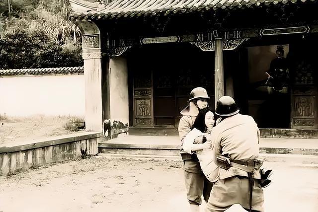 她们的命运，在山西盂县的炮楼阴影下，被彻底改写。尹玉林，十四岁便守寡，为活命