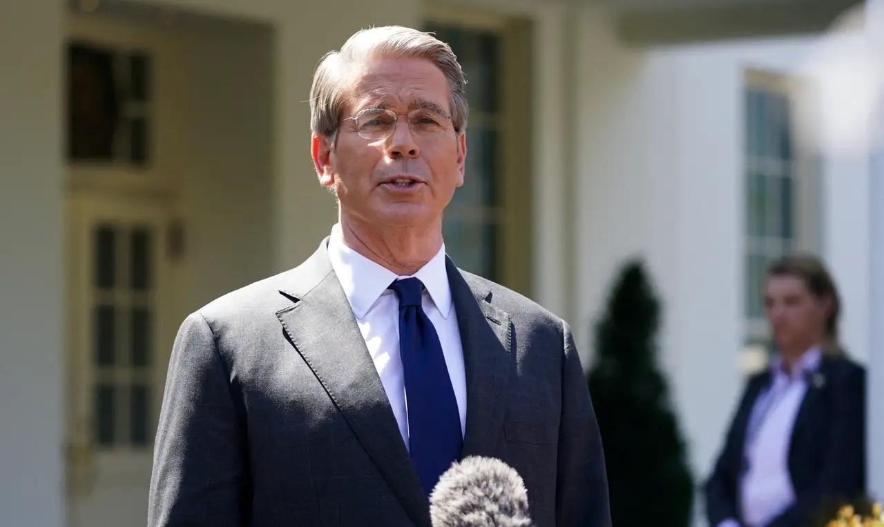 美国人终于把心里的真话说出来了，就是要让俄罗斯崩溃！美国财长贝森特说，我们要和