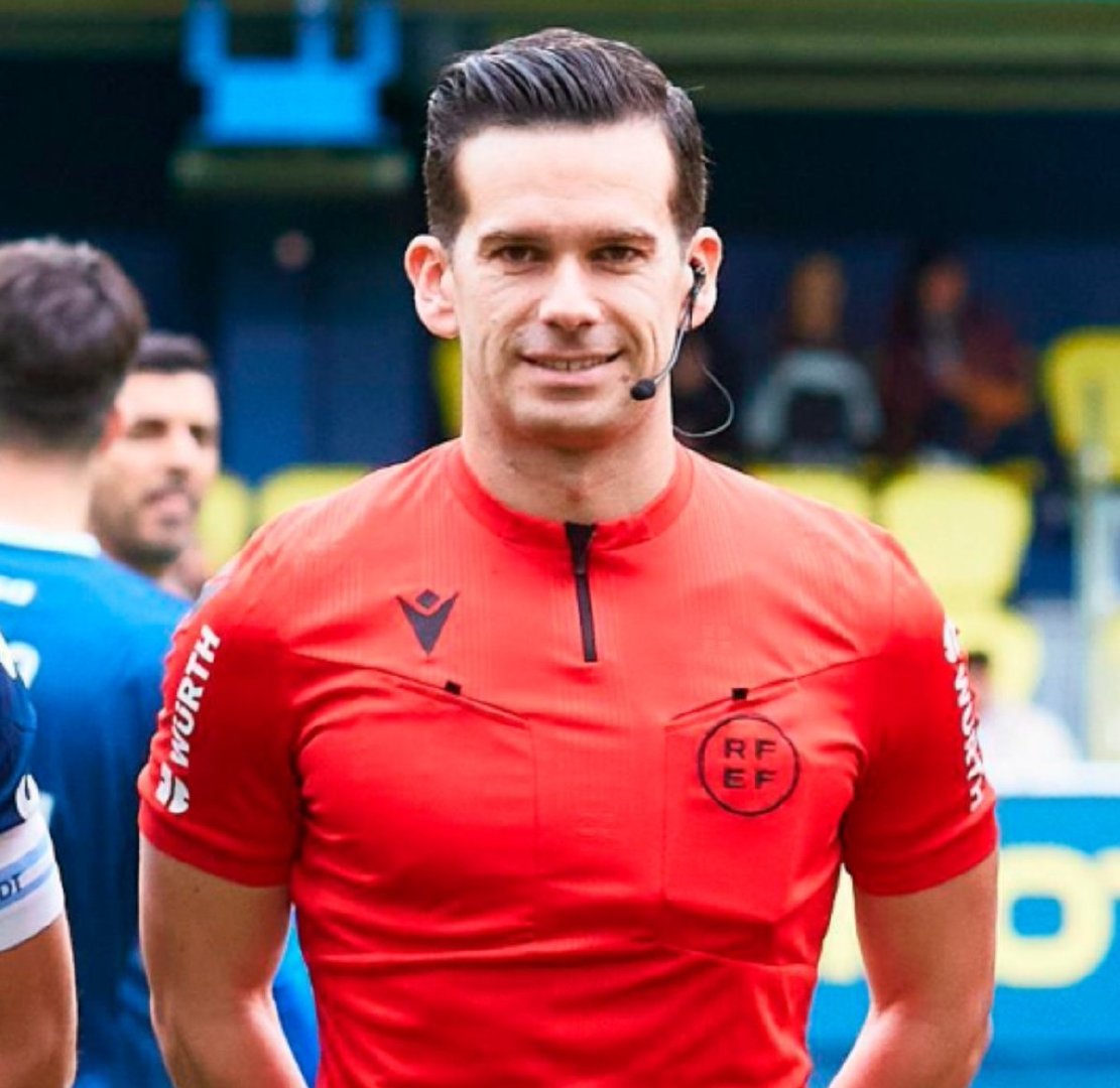 赛后裁判报告：·卡雷拉斯因冲裁判怒吼“你太烂了”而被出示第二张黄牌。·恩