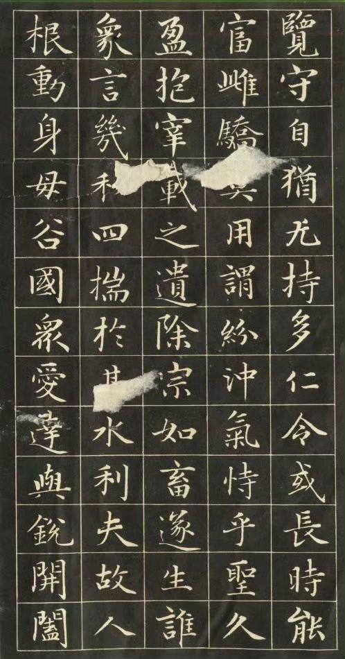 赵孟頫的小楷字帖，那可是书法爱好者的珍宝呀！他的小楷字体工整秀丽，笔画细腻，结构