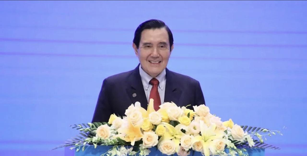 马英九之所以在敦煌公开提出“和平民主统一”，很可能与三件事有关：1、大陆年青一