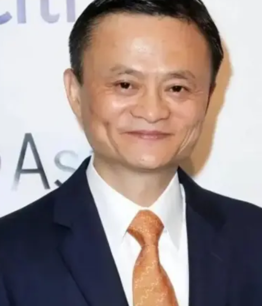 凌晨三点，杭州阿里巴巴园区的灯还亮着。保安巡逻到7号楼时，隐约听见键盘敲击声从一