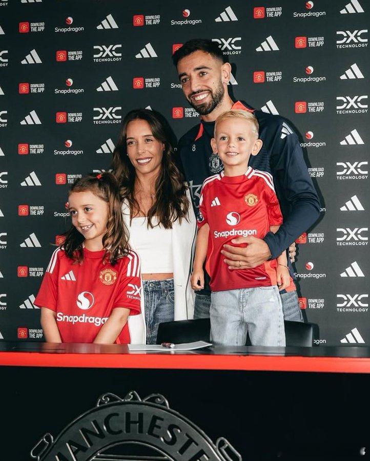 【妻子说服留队】B费谈及此前与沙特的转会传闻以及收到巨额报价的心路历程。在收到沙