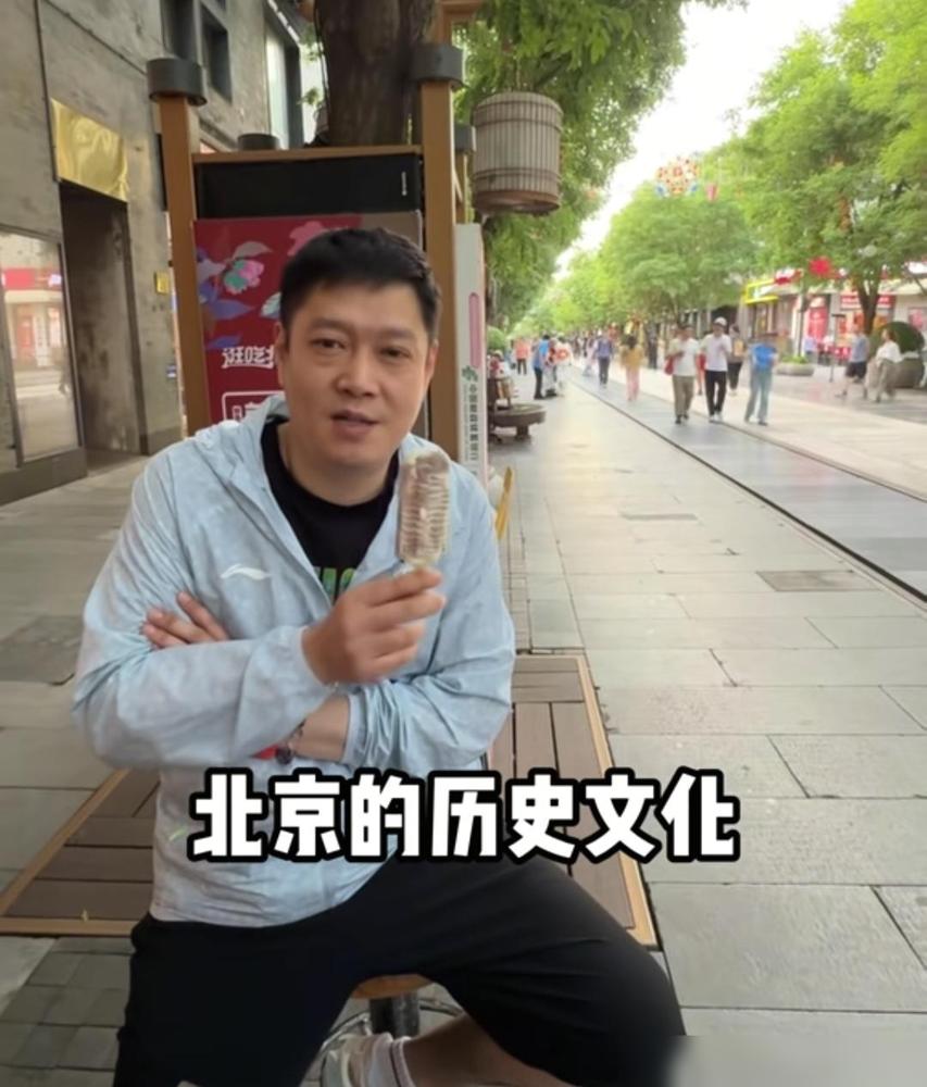 CoCo去前门溜达去了。邱指跟莎莎的相处模式真的是国乒圈里出了名的好，平时训