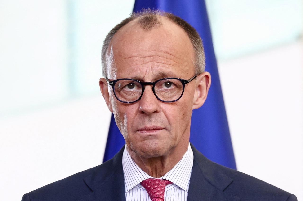 最近德国政坛相当热闹，联邦议院的一场公开辩论，直接上演了针尖对麦芒的名场面。现任
