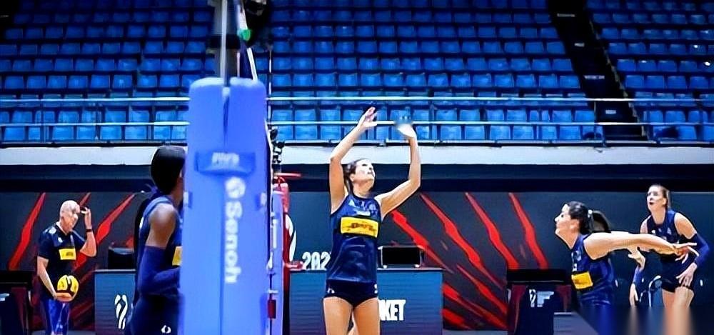 意大利女排那份集训名单出来了，就六个人，我来来回回看了三遍。除了二传坎比算个熟