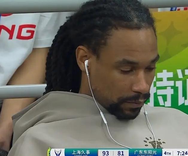 广东宏远队的内线阵容，在第二阶段或许会出现变化。萨林杰在广东队好像打得不太开心