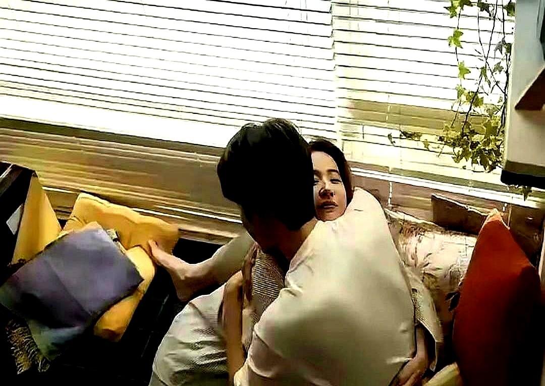 演员在拍亲密戏，原来为了防止生理反应，也是拼了！彭冠英这次跟神仙姐姐搭戏，确