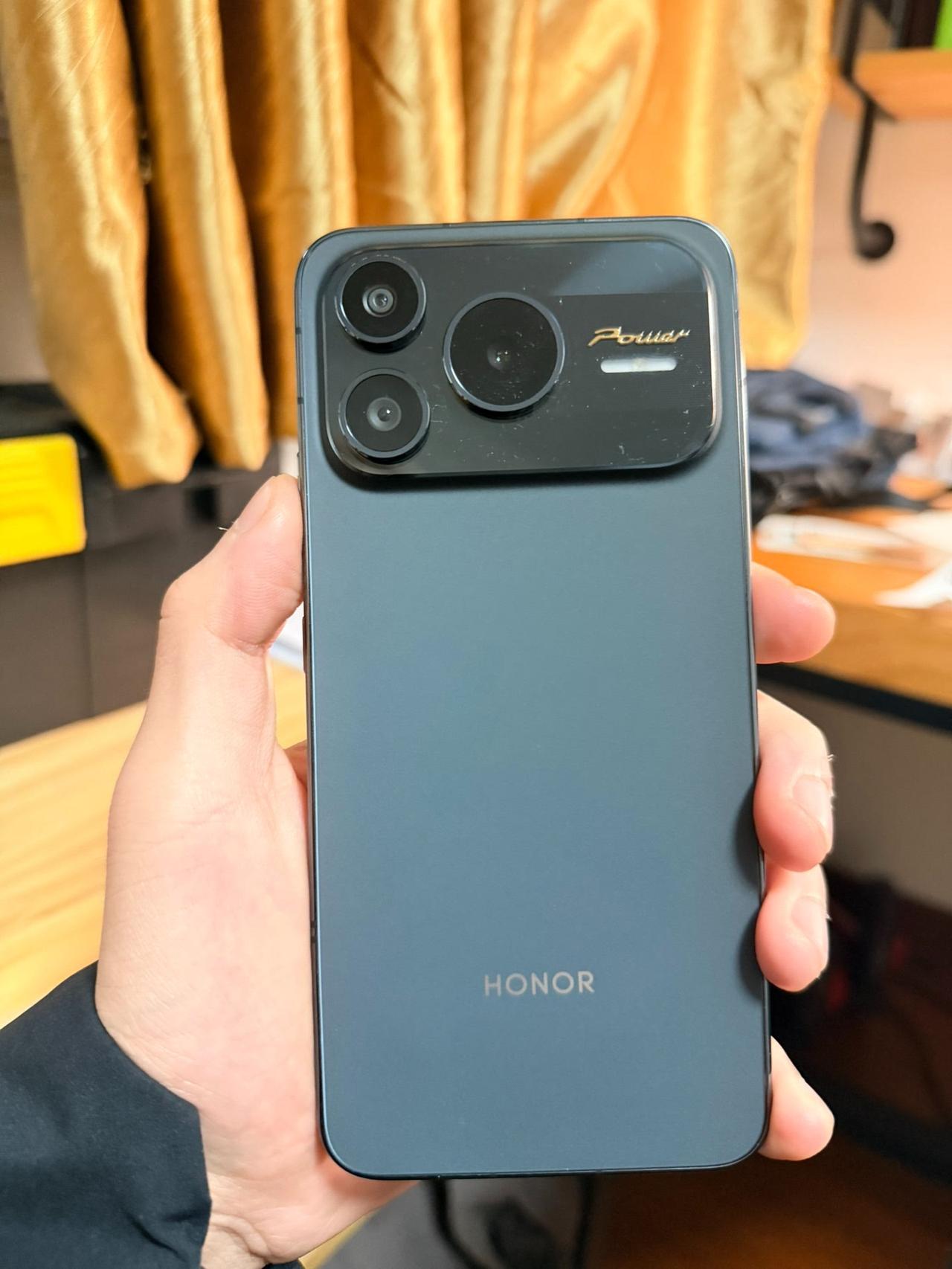 真的要被我朋友笑晕，纯纯大冤种本种，白扔200块钱！他天天跑野外跑工地，手机