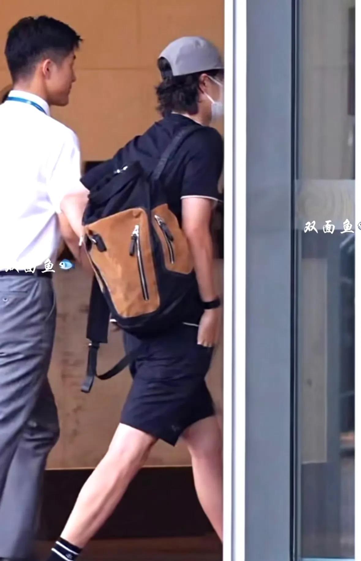 你说这个（图二），不会是王一博身上穿的短裤吧？单看裤子，怎么觉得那么短呢？为