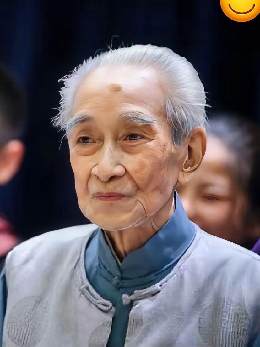 南怀瑾：真正厉害的人都懂得精神内敛一生福气满满南怀瑾先生曾说：年轻时一位高