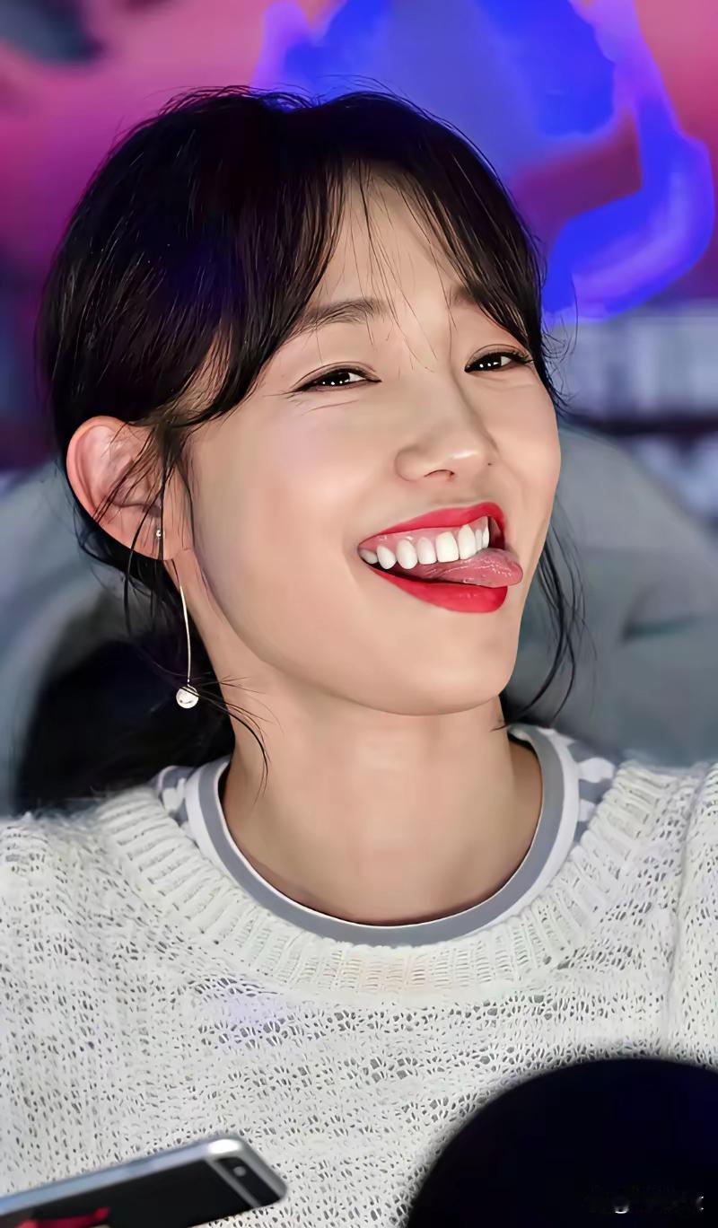 自从牢A曝光了一些女留学生在国外放荡不羁的生活后，有些影视女明星吐舌头的图片不断