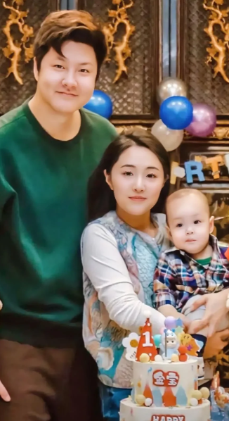 金龟子的姑爷一表人才我不意外，补办婚礼温馨又浪漫也在意想之中。但万万没想到的是，他的姑爷竟然