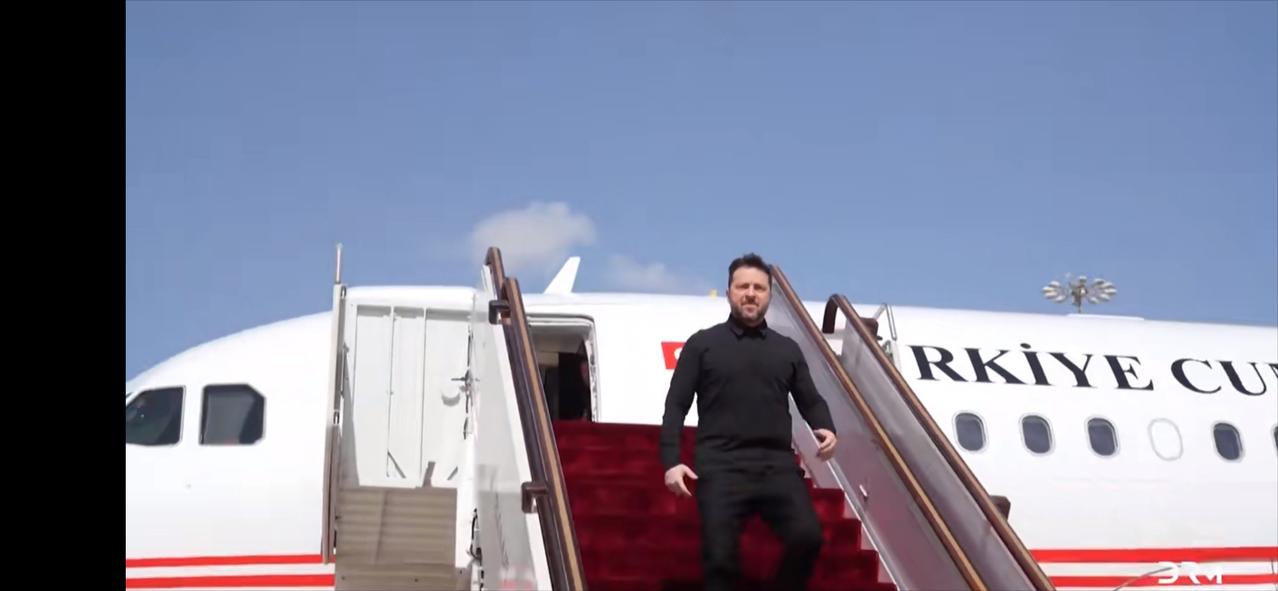 真让人不敢相信，跟俄罗斯铁了几十年的叙利亚，居然给乌克兰总统泽连斯基铺红毯最