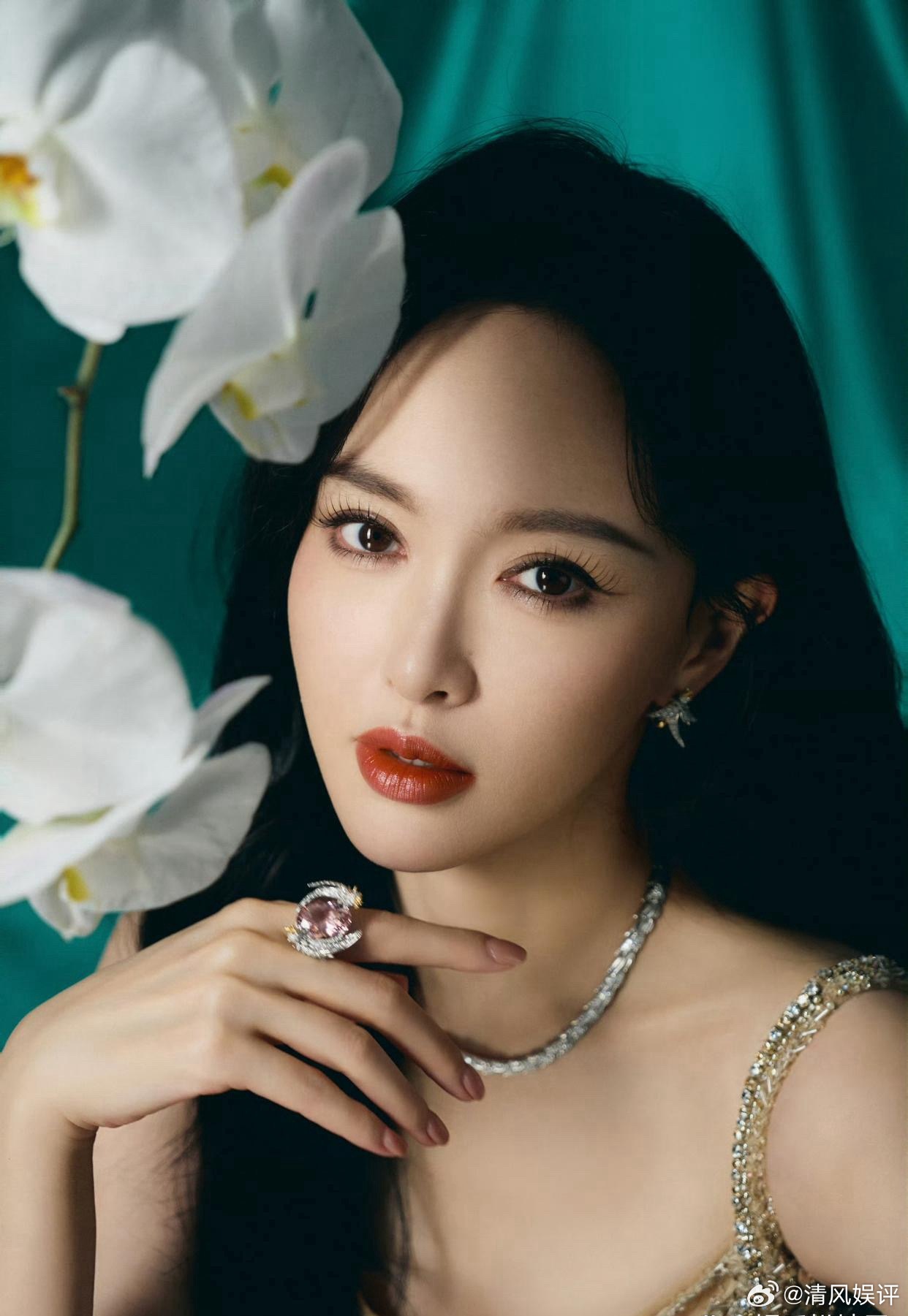 1.孙怡当初离婚与婆婆有一点关系，王京花对她百般挑剔，也不愿意在资源上提供帮助。