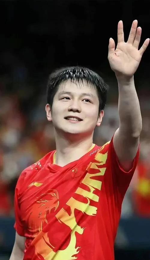 手指出血还在练，这就是冠军。不是天赋，是拿命换的。世乒赛输到崩溃那晚，樊振东