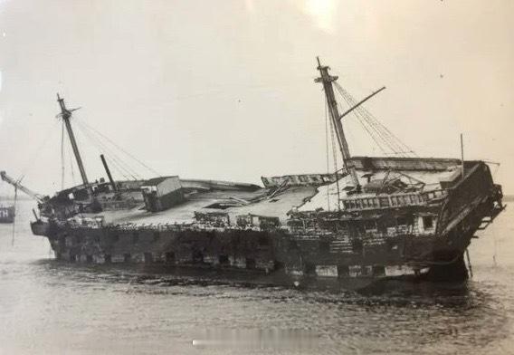 照片中的历史1940年9月24日。建于1815年的“韦尔斯利”号成为最