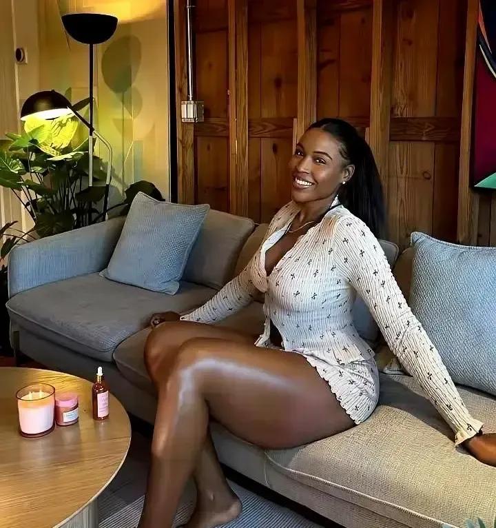 河南小伙相亲八十回全黄，半月后把非洲模特娶回家，彩礼只要一万块。我刷到视频时正