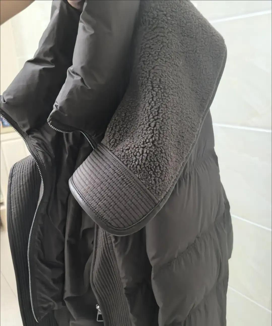 70后穿她池被当00后我婆婆今年68，元旦收到儿媳送的短款羽绒服，奶咖色，