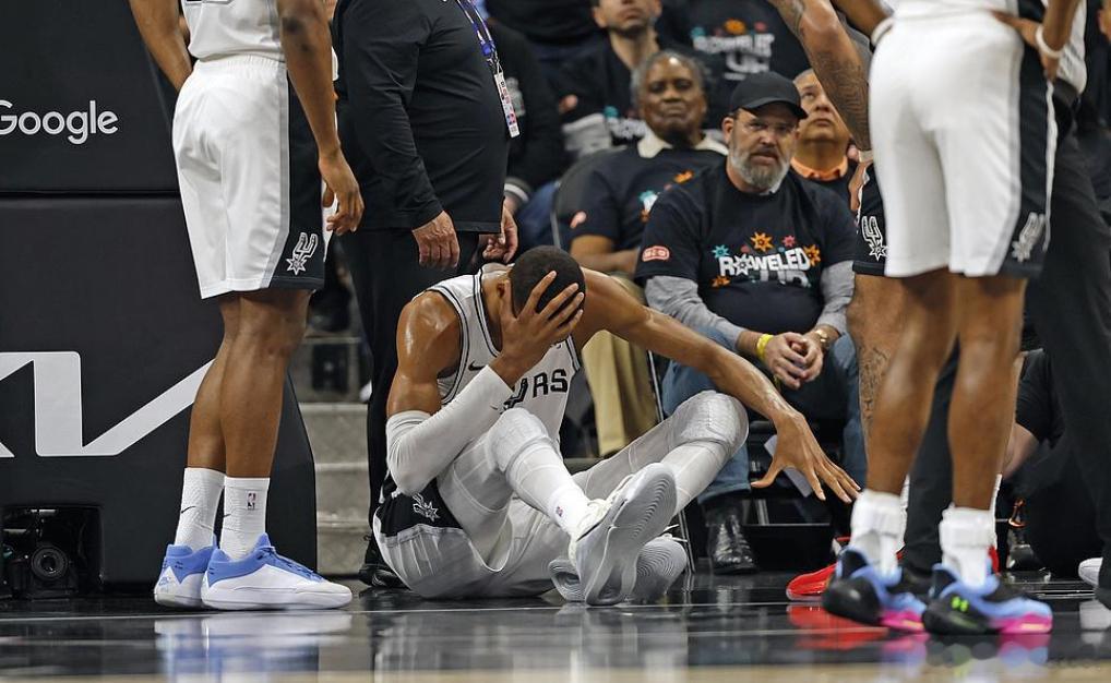 文班亚马确诊为脑震荡文班亚马季后赛确诊脑震荡至少缺阵48小时北京时间4月22