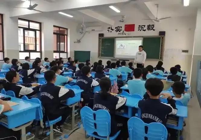 句句扎心却无比真实！教育圈的4句大实话，家长越早清醒，孩子少走弯路、少内耗！