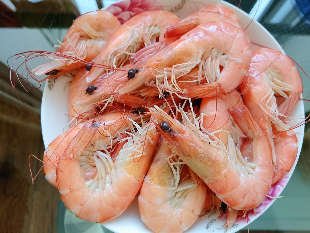我现在越来越不爱做饭了,以前一天三顿,后来改成两顿,现在干脆做一次吃两顿。其实每