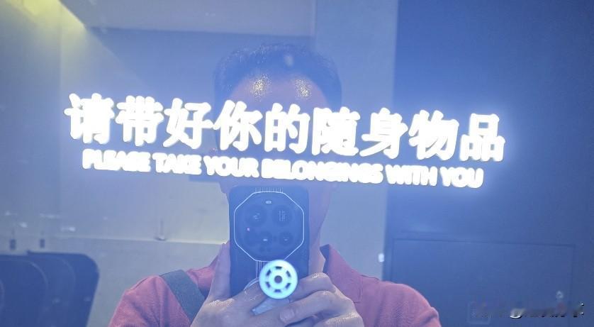 公厕这个提醒标语值得全国效仿！真的太贴心了！这次回老家路上在白云火车站公共厕所