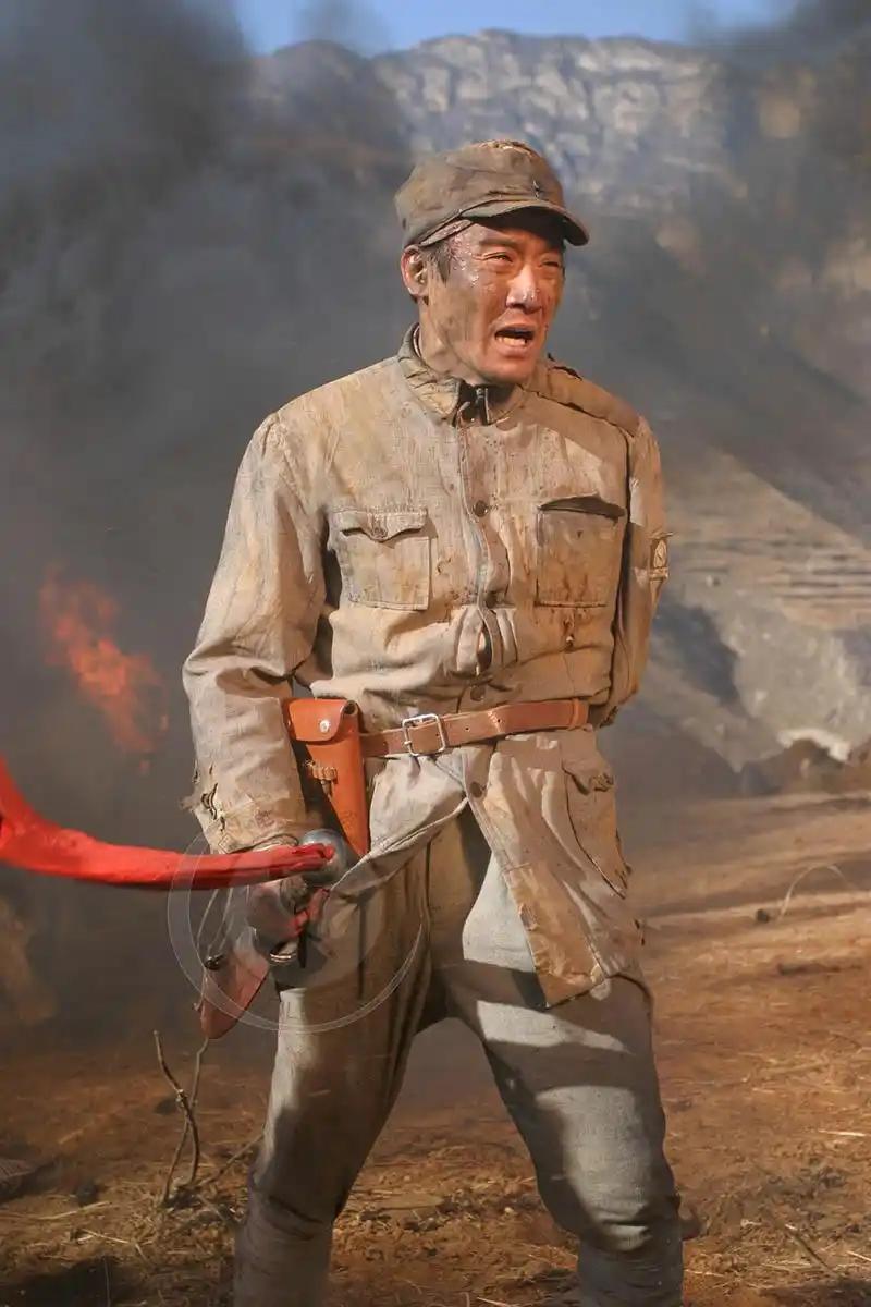 美国大兵我爱您，枪毙日俘为华人——一头日俘砍杀中国人的照片被发现，一名美国大兵