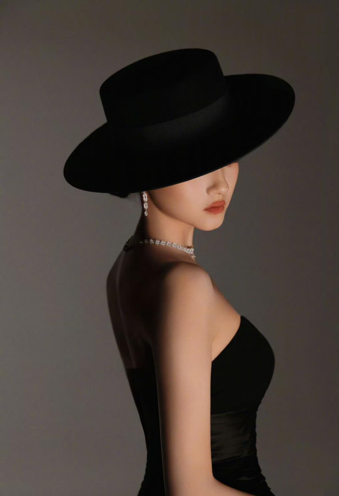 关晓彤这顶“礼帽”，直接扣死了95花时尚资源的断层领先。数据为证：不是品牌挚友