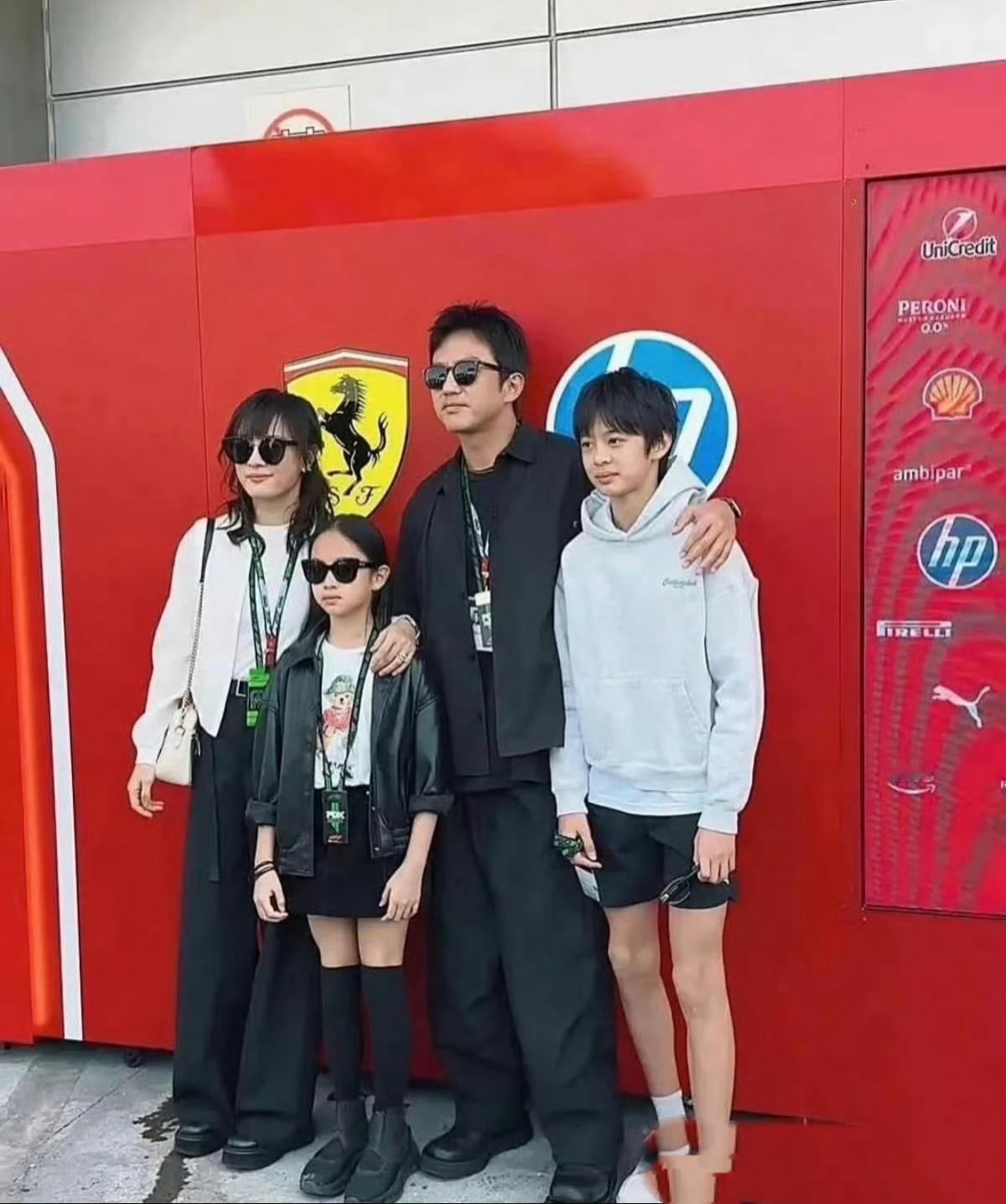 从不婚到幸福，邓超孙俪一家四口诠释完美家庭邓超与孙俪，这对娱乐圈的模范夫妻，