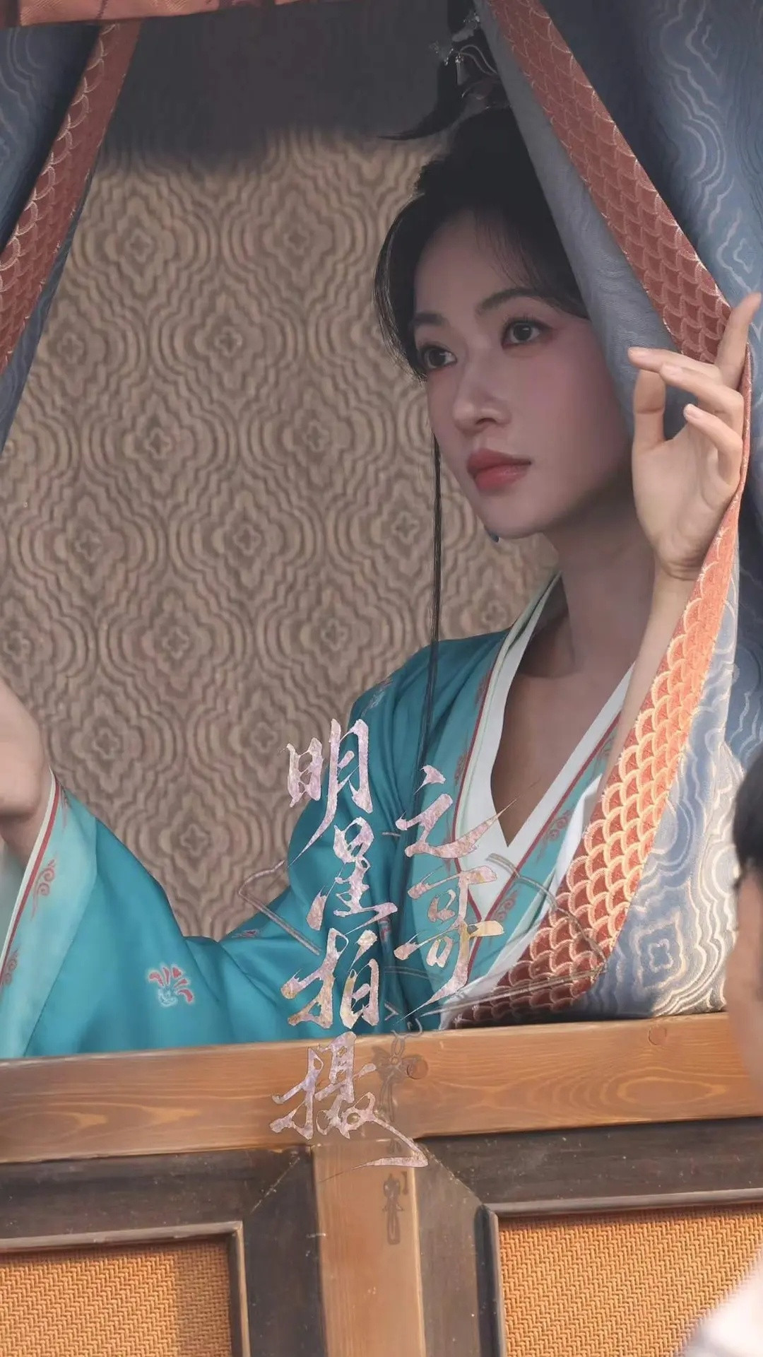 吴谨言产后状态更绝了，当妈妈的温柔气场真的很动人。