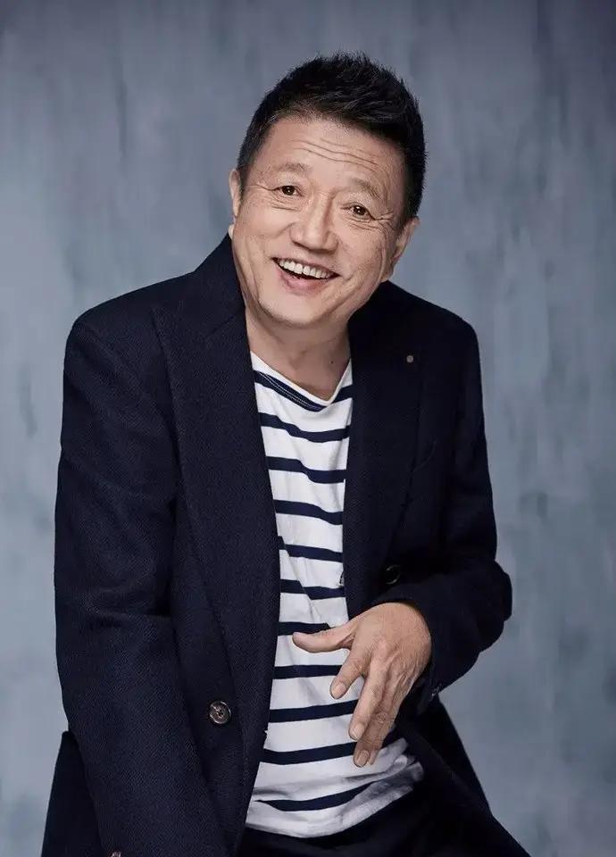 太惋惜！知名老戏骨秦焰离世，李勤勤悲痛证实曝细节：秦焰上周生病住院，病情发展很快