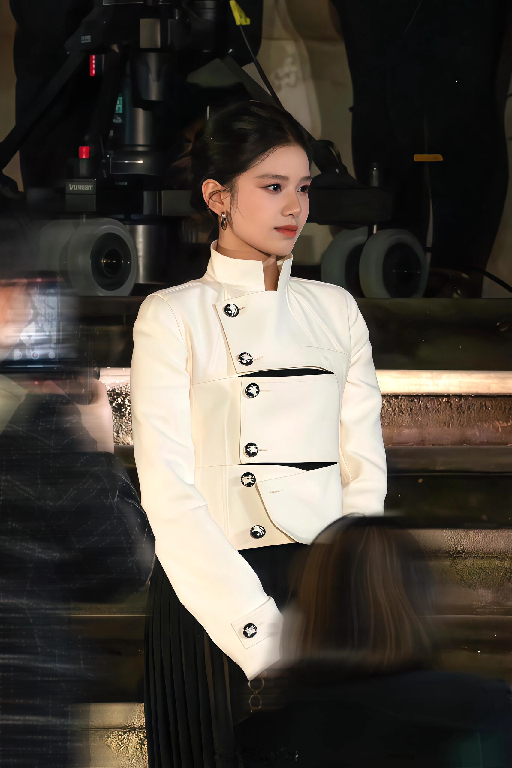 Burberry你今晚有这么美的张婧仪进入伦敦。。