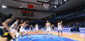 北京时间12月6日下午，广东男篮在CBA俱乐部杯中101-75轻取江苏男篮。本场