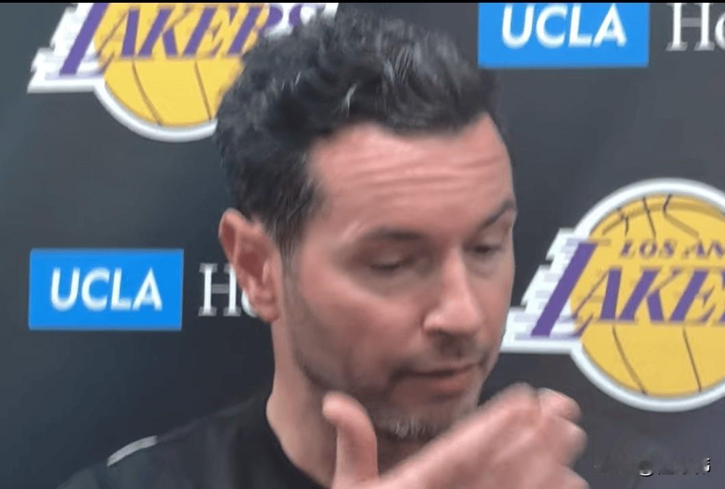 反而不好了！雷迪克谈詹姆斯：“自从勒布朗詹姆斯回归之后。”“我们进攻反而