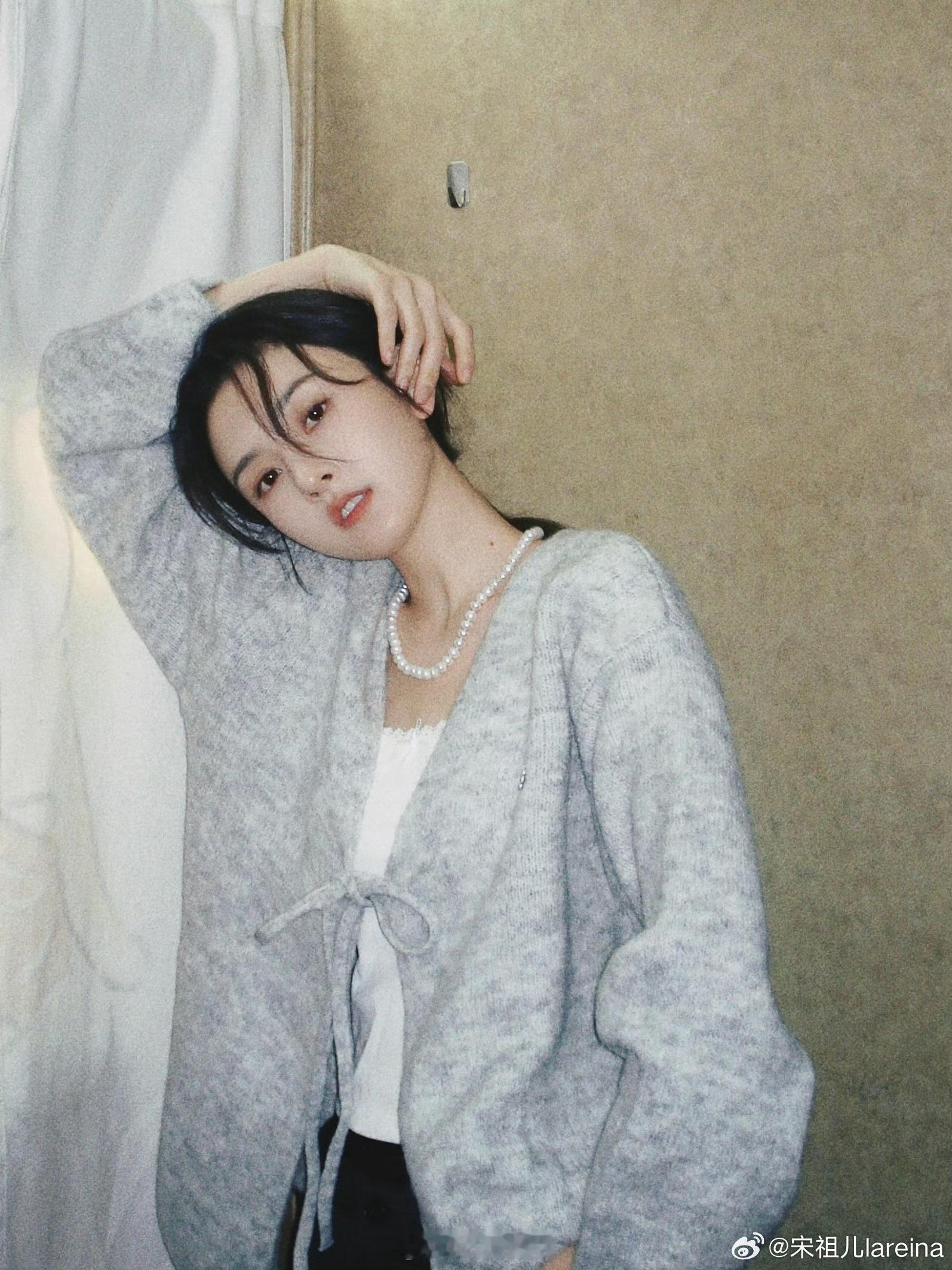 宋祖儿美到发光。气质沉静内敛，但更有魅力了。