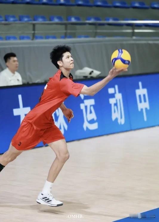 说说今年男排全锦赛给我印象最深的是福建队，打法符合海宁的快速，特别是7号接应扣