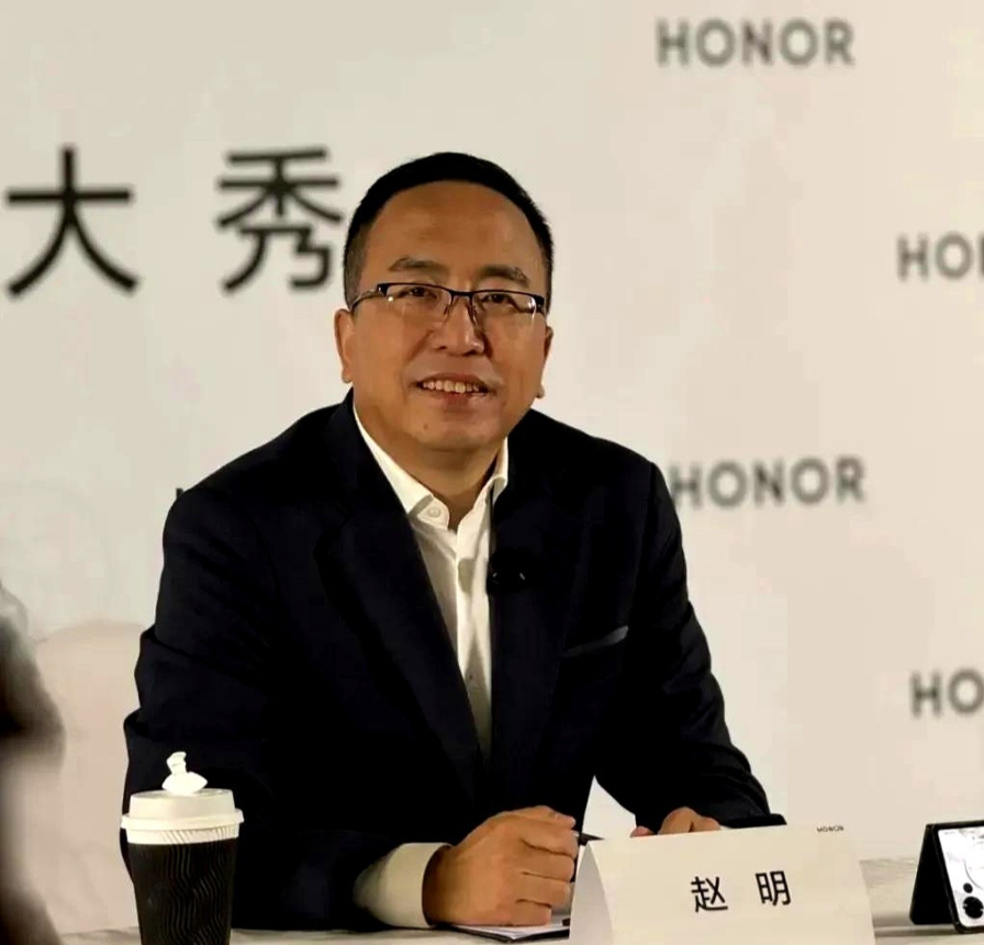 赵明是有真实力的，荣耀从华为分离之后还能做到国内前三。只是后来赵明被别人给挤