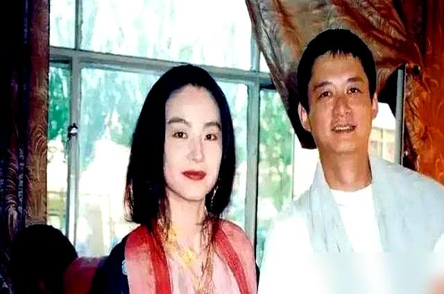 林青霞把私密拍立得交给张叔平，他一句“忘了”，炸出了圈里多少假惺惺。曾经，