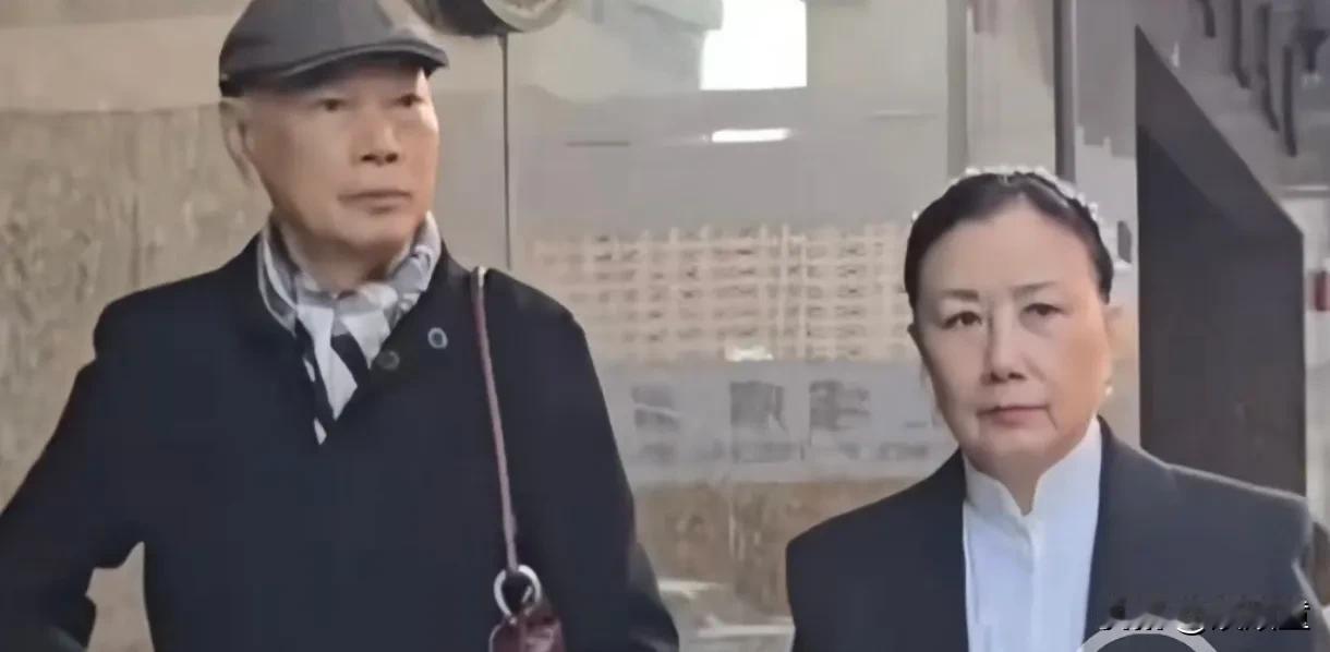 罗家英无意间的真话，透露夫妻真实状态！罗家英最新采访透露，自己生病花光积蓄，