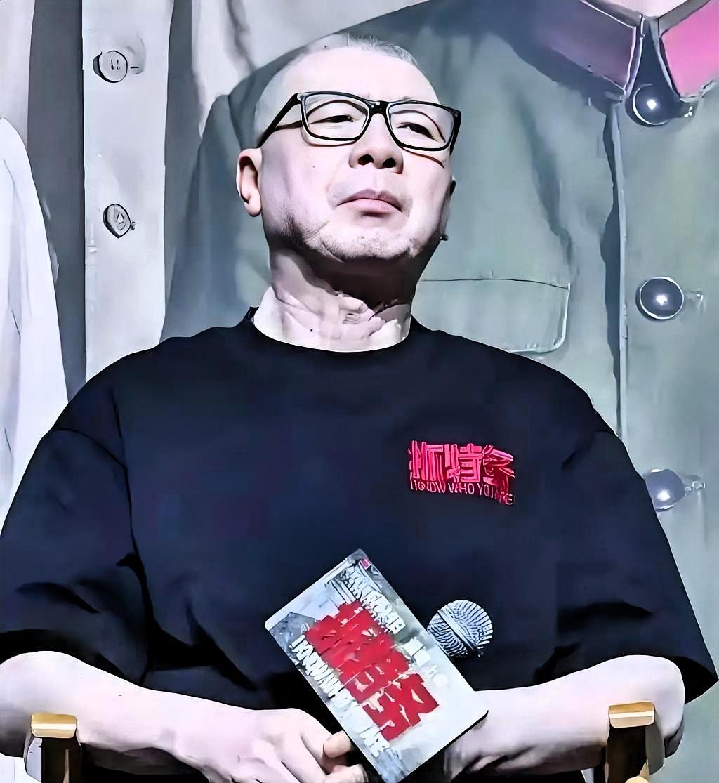 冯小刚这人，有个隐藏技能，比拍电影还稳。不是导戏。是选人。选一个，折一个。