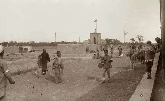 太罕见了！当八国联军的铁蹄踏碎华北的宁静，一名德国士兵的镜头，竟成了窥见清末中国