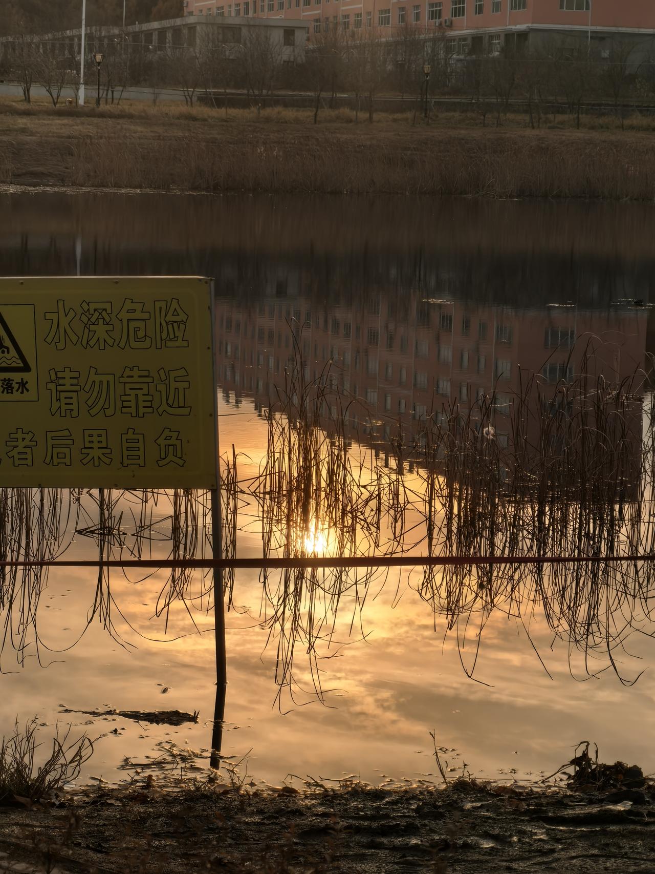 去年我和一个90后的医生成了工作中的搭档。她老公是心内科医生她是肿瘤科医生