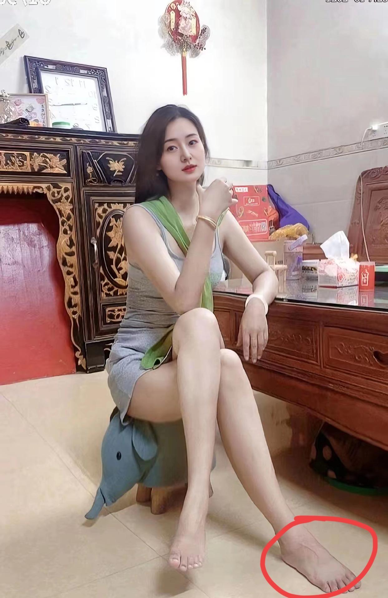 这样子还有心思喝茶？真的佩服一些公司，招了很多美女做公关，只要在茶室里一坐，关系