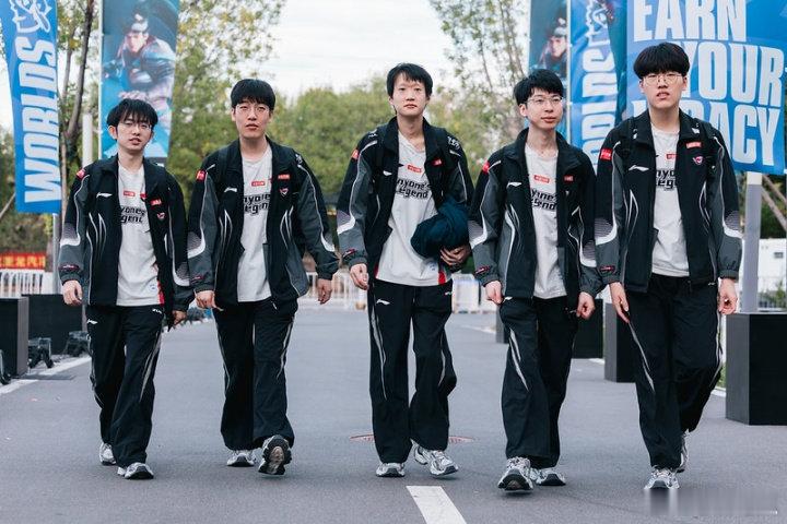 如果al今年无法夺冠，下赛季该如何补强？五个位置中能补强的应该就只有中路和下路了