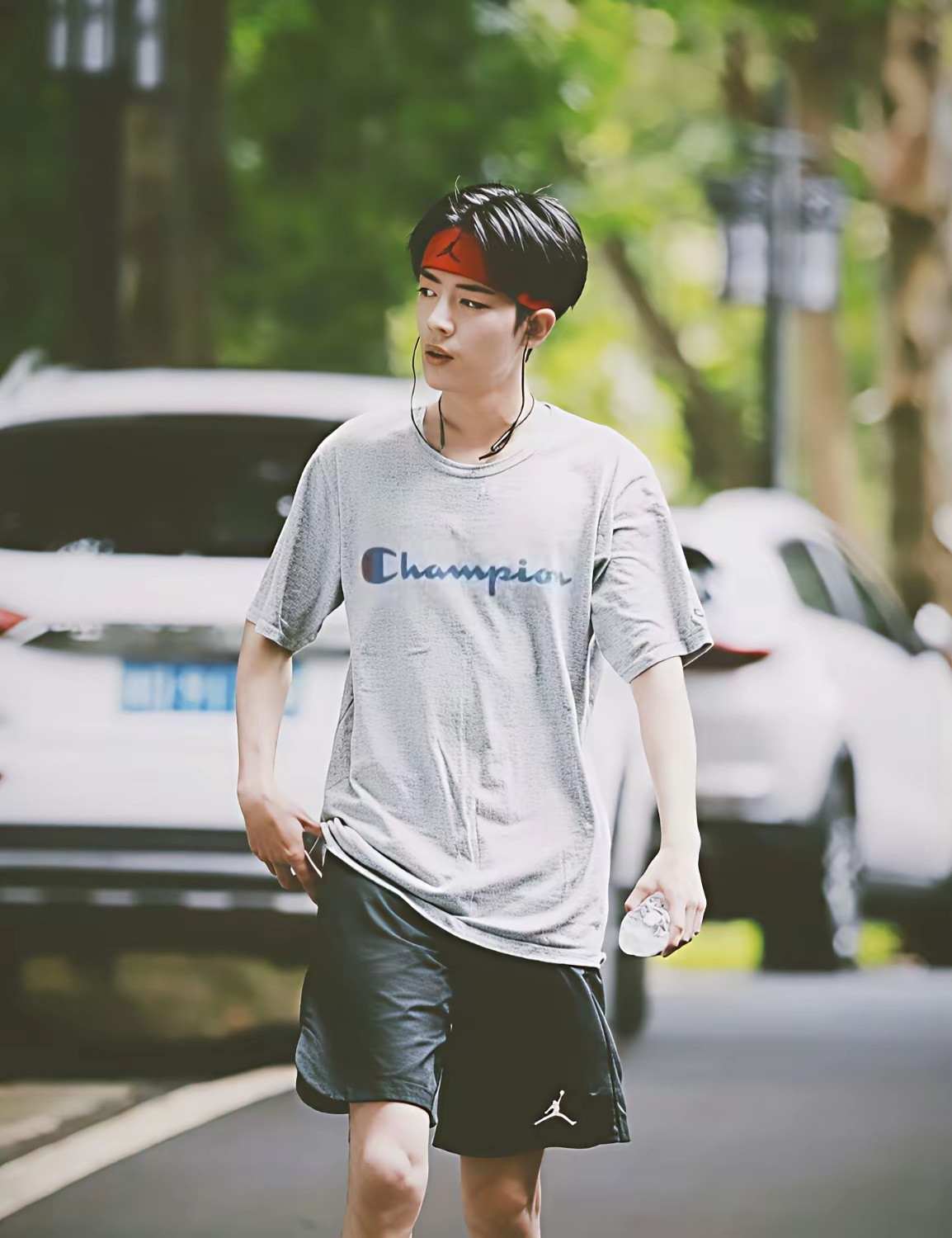 这应该是肖战最瘦的时候，满是少年感，像极了高中校草，每次看都还是会被狠狠惊艳到。